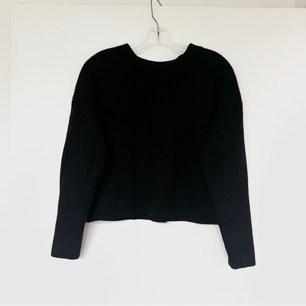 Uniqlo black ribbed cropped silhouette crew neck wool sweater